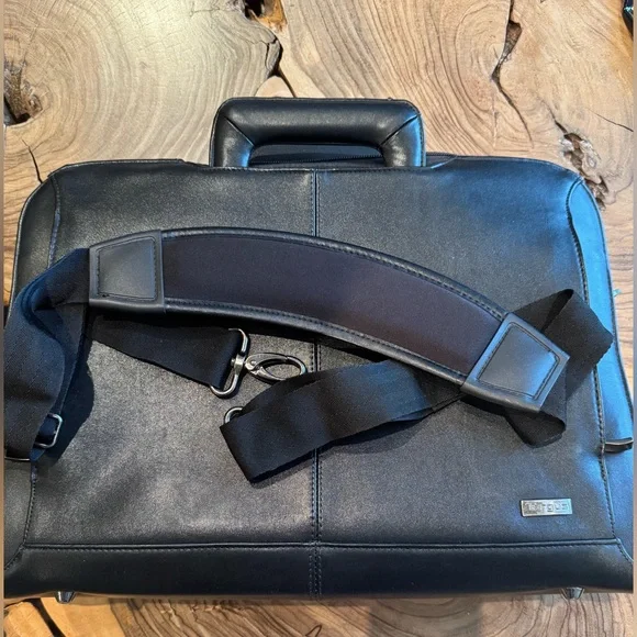 Targus Travel Laptop Bag - Picture 8 of 8